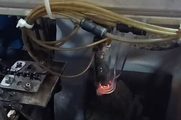 高频淬火设备刹车盘铆钉加热自动化淬火热处理