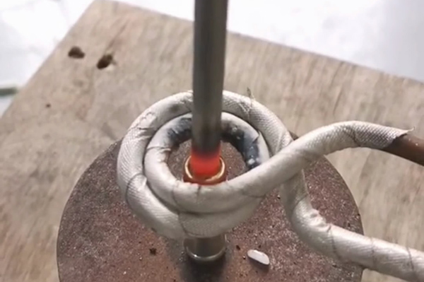 高频焊接机对不锈钢管钎焊演示