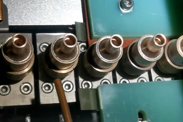 铜管接头自动化高频钎焊机-直排铜管焊接