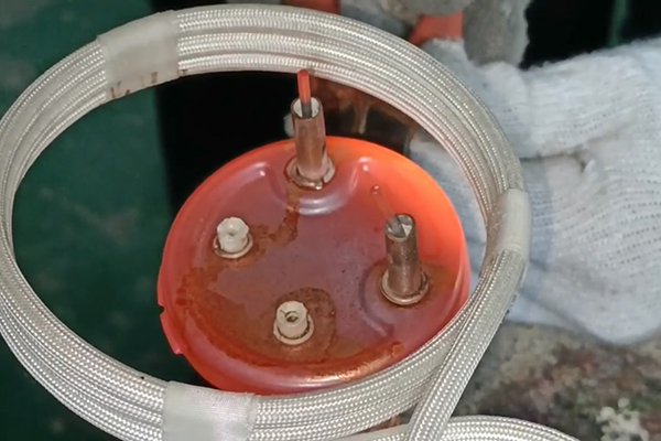高频焊接机演示焊接铜管