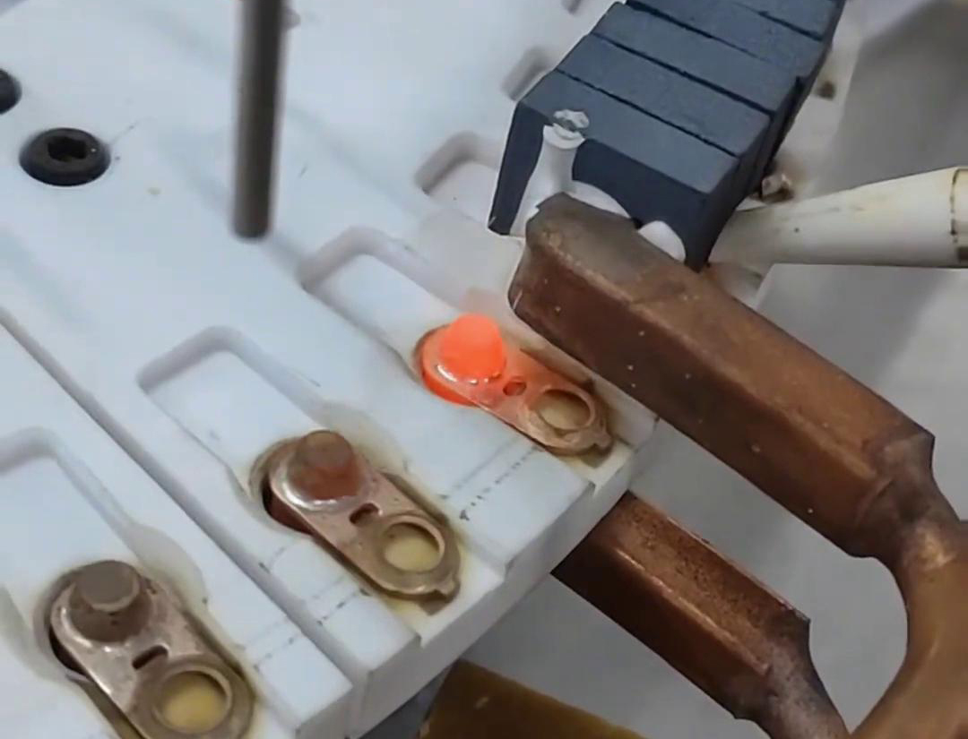 海拓全自动高频焊接设备：电工电器配件生产铜端子焊接的革新力量