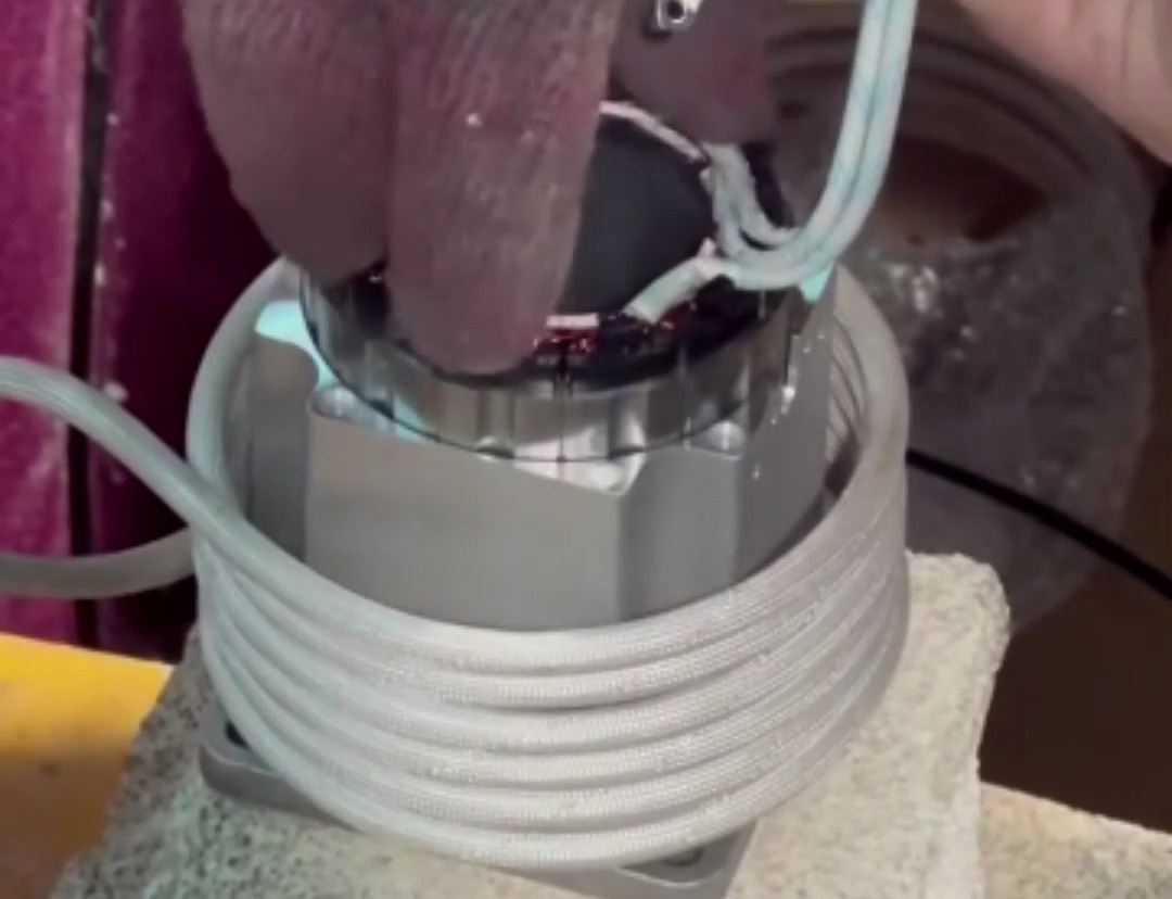 电机铝壳热套制作全过程，海拓高频加热机让你省时又省力