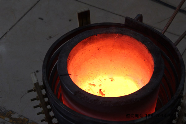 15中频熔炼炉现场 15中频熔炼炉现场